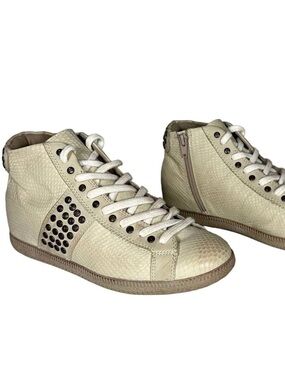 OTBT Sneakers (size 8.5 m / size 9.5 f)